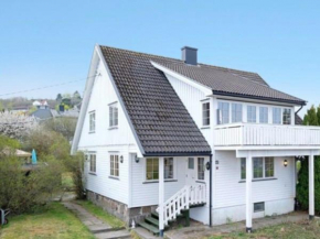 Familievennlig med hage og fjordutsikt
